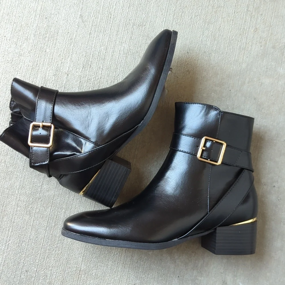 Journee Collection Women's Elley Black Buckle Ankle Heeled Boots‎ Size 7.5